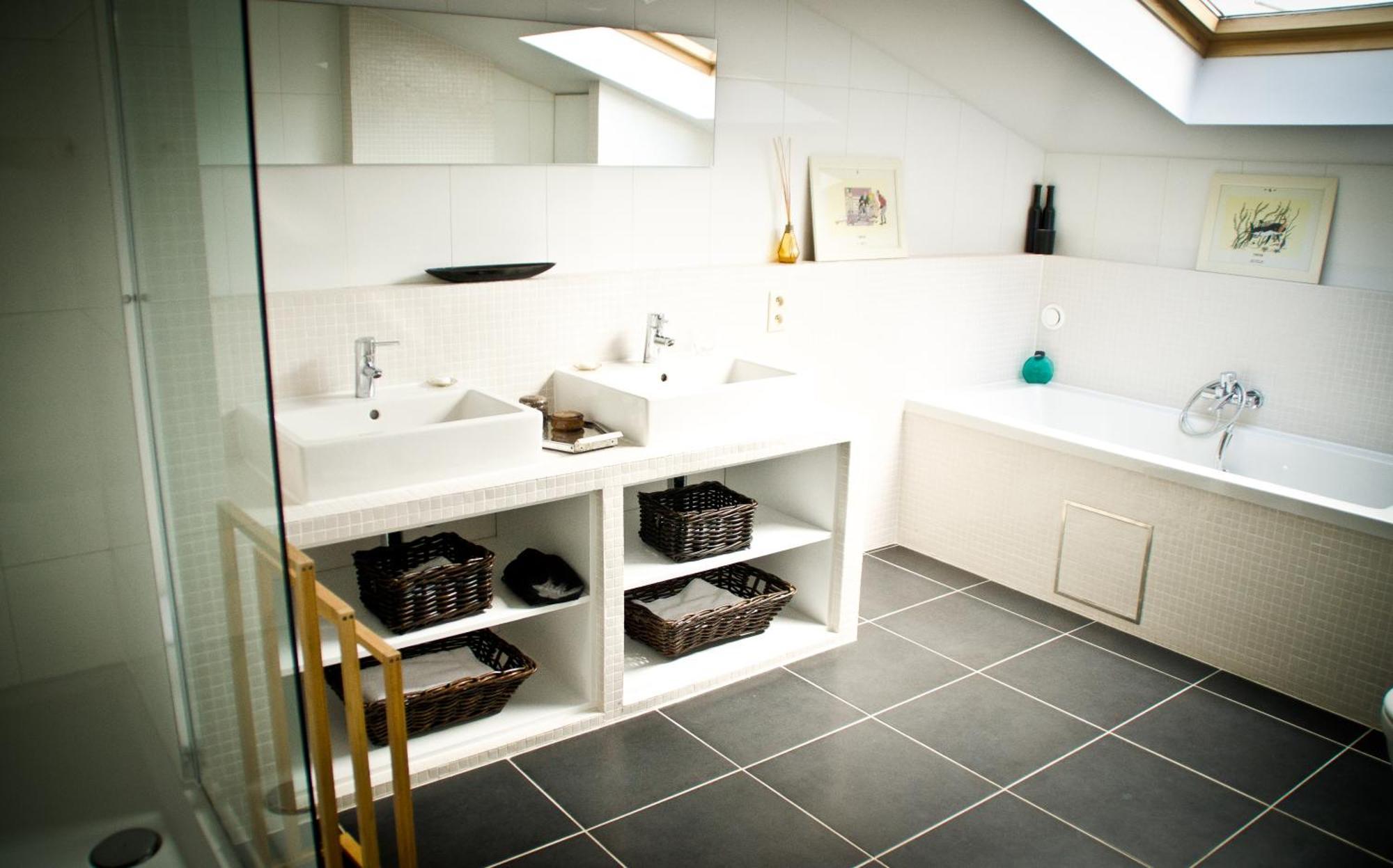 House Ninety Guesthouse Иксел Екстериор снимка